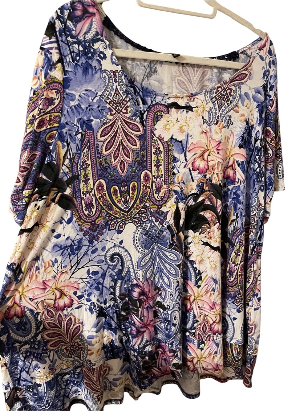 Cupio Bright & classy Floral Paisley Scoop Neck Top in Blue, Pink and Purple. 2X